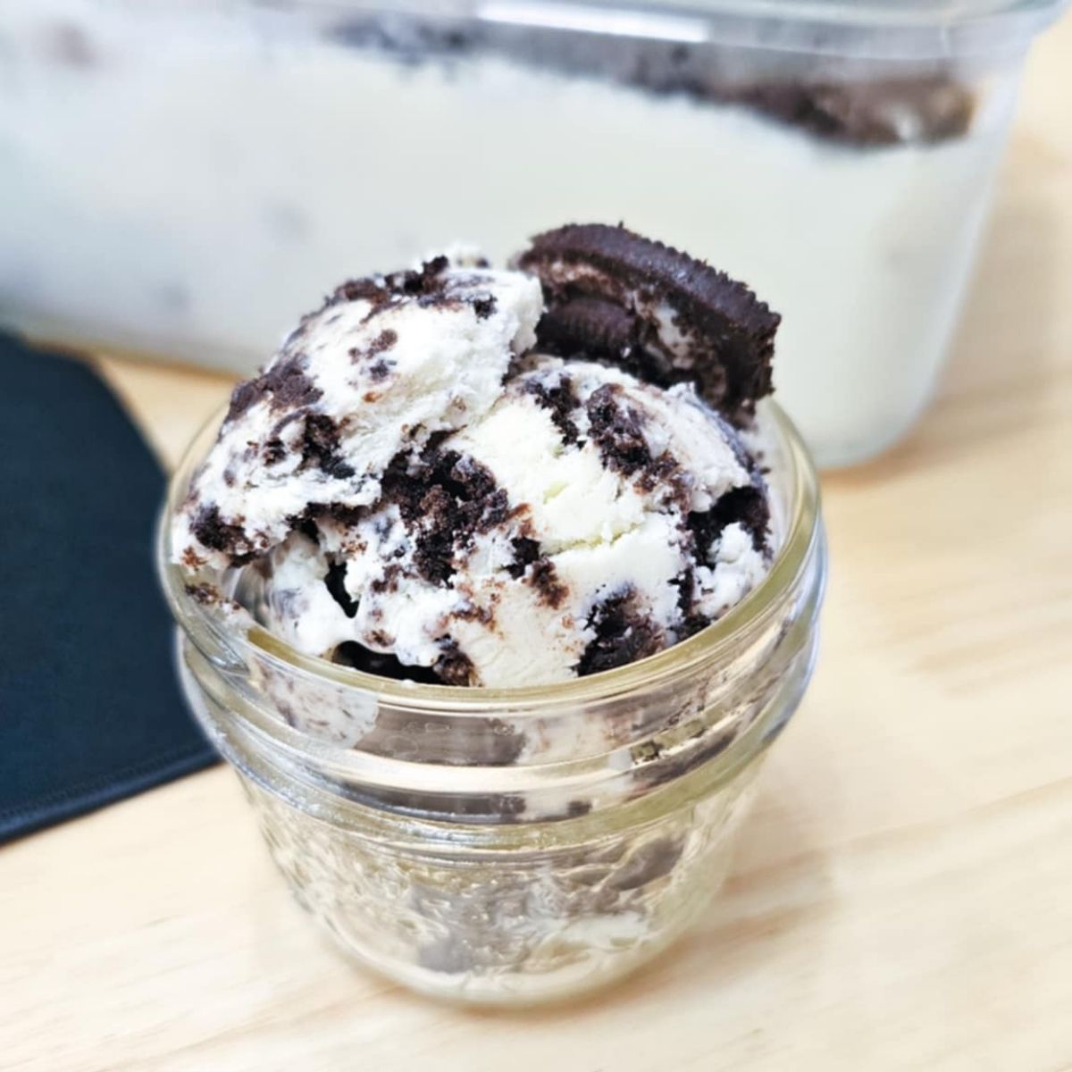 oreo ice cream in a mason jar on a wooden counter top