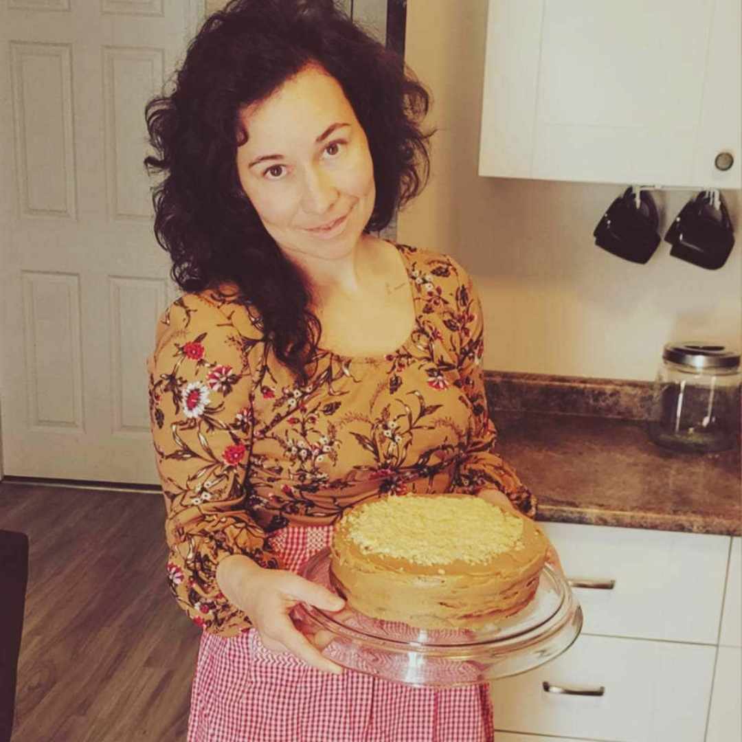 the happy homemaker holding a cake